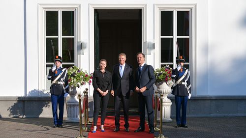 Klaus Iohannis, prezent la o reuniune NATO în format restrâns: „Vom apăra fiecare centimetru de teritoriu aliat”