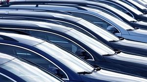 Reuters: Producătorii auto din China, chemați la explicații pentru cosmetizarea cifrelor de vânzări prin metoda mașinilor „second-hand” cu zero kilometri