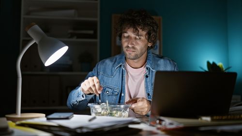 Contează ora la care iau cina sau e important să nu mănânc nimic cu 2-3 ore înainte de culcare? – ne răspunde Tania Fântână, nutriționist