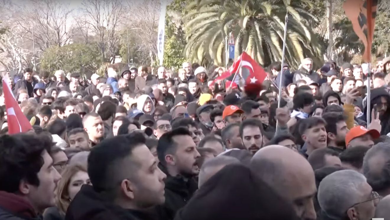 Trupa britanică Muse își anulează concertul din Turcia după ce promotorul concertului a insultat protestatarii antiguvernamentali