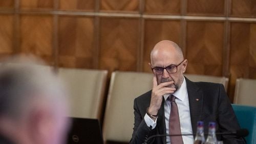 Liderul UDMR, Kelemen Hunor, despre pensiile speciale: ”Nu ai voie să dai această pensie înainte de vârsta de pensionare. Ok, vrei să ieși la pensie la 50 de ani, după 25 de ani, du-te, dar pensia de serviciu primești la 65 de ani”