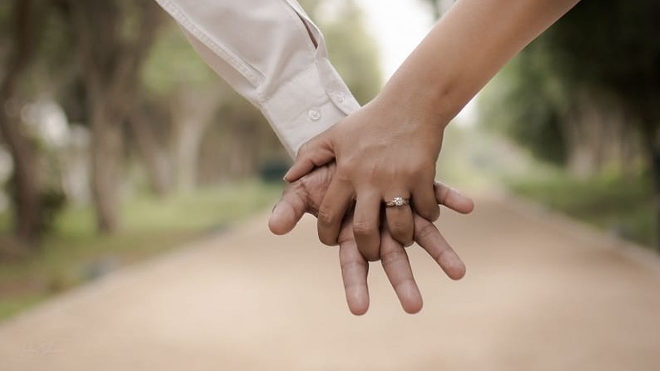 EXCLUSIV Partenerii de același sex se vor putea înregistra la ofițerul de stare civilă, vor fi asimilați soților, dar nu vor putea adopta copii - Uniunea consensuală, proiectul de lege integral