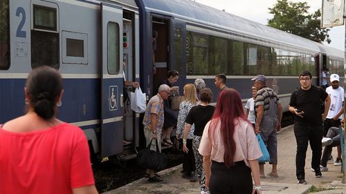 Studenții plătesc integral abonamentele la transportul local în comun și primesc reducerea de 90% prevăzută de lege prin decontare de la universități, transmite Ministerul Educației într-o adresă către rectori