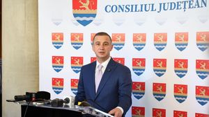 Președintele CJ Timiș, Alfred Simonis: Am disponibilizat peste 500 de persoane. Astăzi intră în vigoare cea mai suplă şi mai eficientă organigramă din ţară