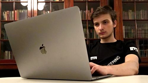 INTERVIU Student în străinătate. Allen Ilica, anul I la University College London: Chiar dacă suntem în pandemie, mulți studenți au decis să vină în UK. Avem și activități în interiorul campusului, iar profesorii sunt disponibili pentru o întâlnire privată 1 la 1