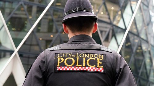 Poliţia din Londra a efectuat o explozie controlată în apropierea ambasadei SUA, în urma descoperirii unui pachet suspect