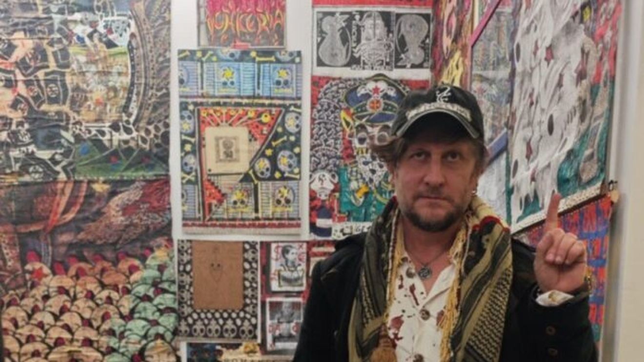 Scandalul expoziției de la Malmaison: Svastici și steaua nazistă, în plin fenomen neolegionar în România / Gazda se delimitează de artist, organizatorul îl laudă / Cercetător ”Elie Wiesel”: Autorul a expus tablouri antisemite la o lună după 7 octombrie