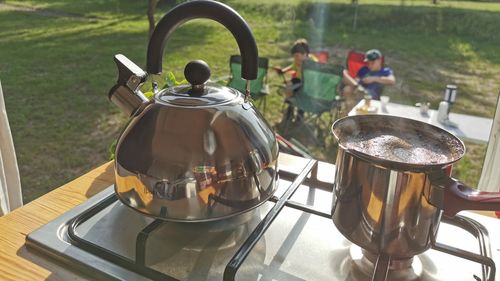 GALERIE FOTO Cum să vizitezi 10 țări europene fără rezervări și fără stres, la preț redus/ O familie și-a amenajat pe cont propriu o autorulotă cu toate dotările pentru o vacanță de patru persoane