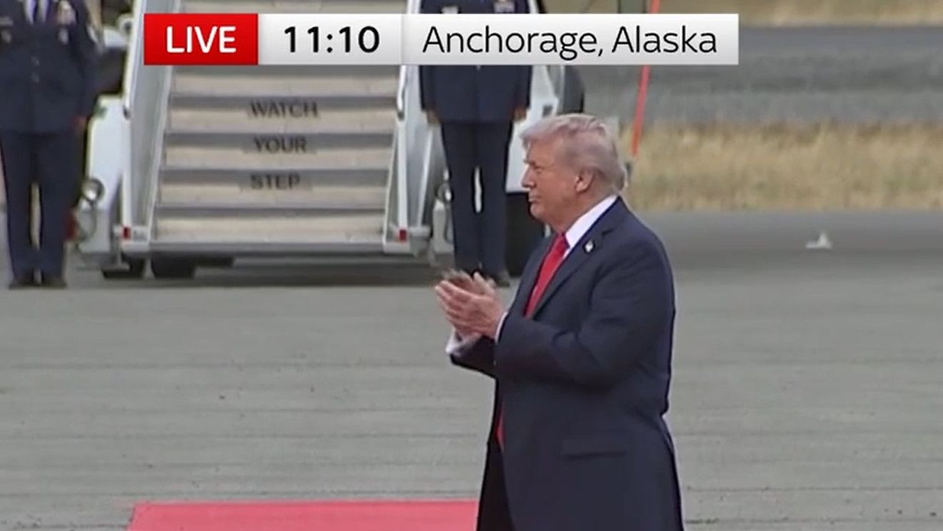 The Guardian titrează: Iubire într-un climat rece. Putin îl vrăjește pe Trump în Alaska cu discuții despre alegeri trucate și o vizită la Moscova