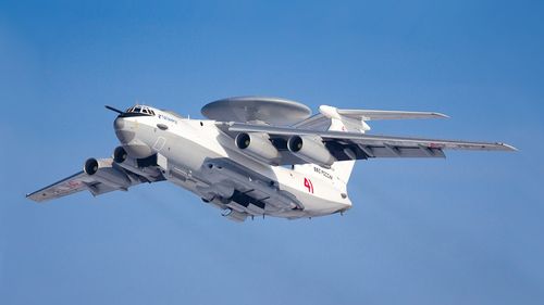 Un avion rus de spionaj de tip Iliuşin-20M, interceptat de două avioane germane de tip Eurofighter la Marea Baltică