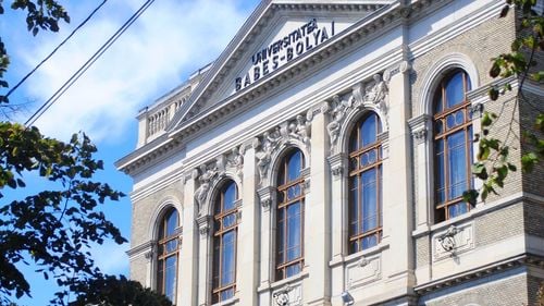 Universitatea Babeș-Bolyai anunță că a inițiat “intern” procedurile de analiză privind teza de doctorat a ministrului Bode / Deciziile CNATDCU “transcend deciziile oricăror instanțe din universități”, spune instituția clujeană