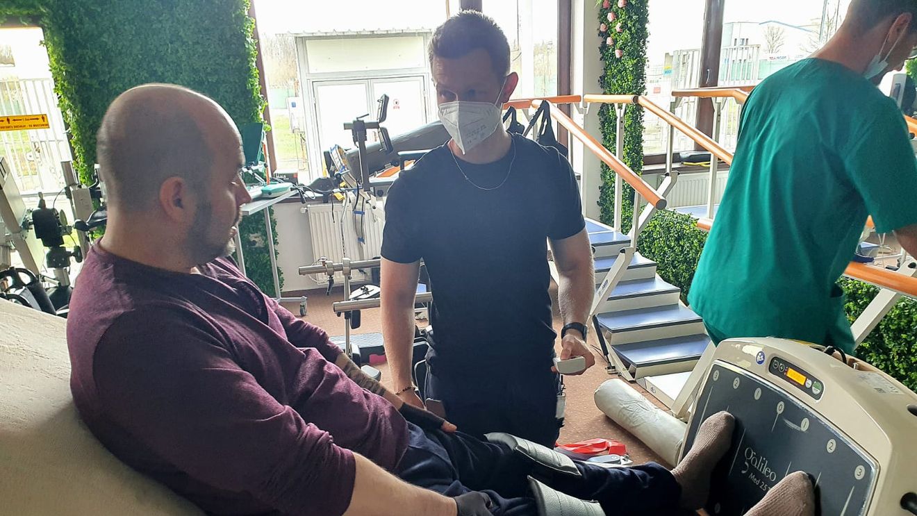 Tânăr paraplegic, după ce un copac a căzut peste el, se recuperează la Spitalul Sfântul Sava, din Pantelimon (P)