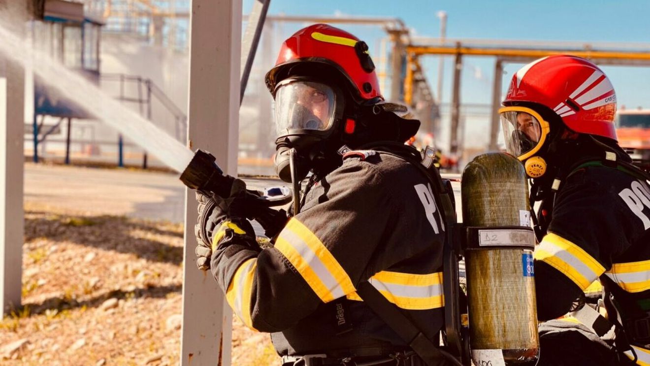 Timiş: Incendiu la o hală din Recaş / O persoană a murit / Acționează 25 de pompieri, cu 4 autospeciale de stingere