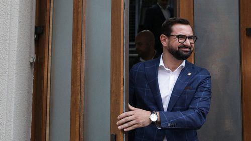 BREAKING Fostul ministru PSD al agriculturii Adrian Chesnoiu a fost condamnat la patru ani de închisoare cu executare. Sentința nu e definitivă