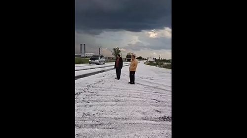 FOTO/ VIDEO Ploi torențiale și grindină sub cod galben valabil în România: inundații și culturi distruse în mai multe județe – situația detaliată