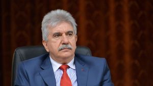 Cine este Ică Voinea, ”premierul din umbră”: apropiat de Nicu Ceaușescu la Tineretul Comunist, legat puternic de China, Dan Voiculescu și Borsec. Plus: soția sa lucrează la o controversată bancă rusească