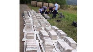Percheziții la o grupare de români care timp de patru ani a furat 3,2 milioane de țigări din trenuri de marfă care tranzitau Germania / Prejudiciul se ridică la un milion de euro / Ce mod de operare aveau hoții