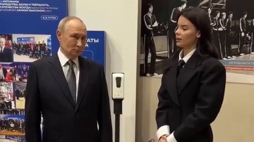 VIDEO Un detaliu relansează zvonurile despre sănătatea președintelui rus: ”Vladimir Putin are o problemă cu mâinile”
