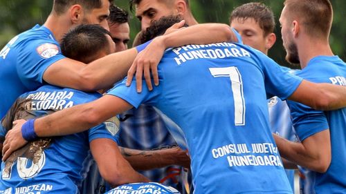 Corvinul Hunedoara a pierdut returul cu echipa ungară Paksi, dar s-a calificat în turul 2 Europa League la fotbal