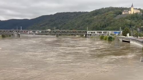 Cehia a început operaţiunile de curăţare după inundaţii / Sunt raportate cazuri de jaf