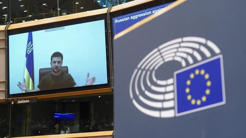 Zelenski, discurs emoționant în Parlamentul European: Dovediți că nu ne veți lăsa baltă, dovediți că sunteți într-adevăr europeni / Ucrainenii care plătesc ultimul preț apără Europa / Sunt fericit că am unit toată Europa / Von der Leyen: „Suntem cu voi. Glorie Ucrainei!”