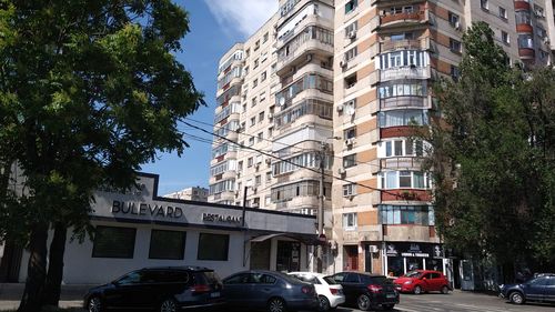 Manele la maximum şi "controale" fără număr. Un restaurant din Sectorul 6 care a avut activitatea suspendată de două ori şi a fost controlat de Poliţia Locală în 30 de rânduri, în urma a 130 de reclamaţii, continuă să îşi terorizeze vecinii cu muzica dată tare