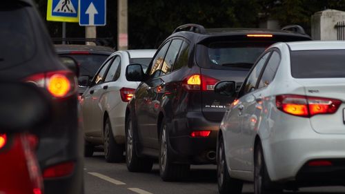 Aglomeraţie pe Valea Prahovei / Se circulă în coloană, cu viteză redusă, în direcţia de coborâre spre Ploieşti, între staţiunile Predeal şi Buşteni