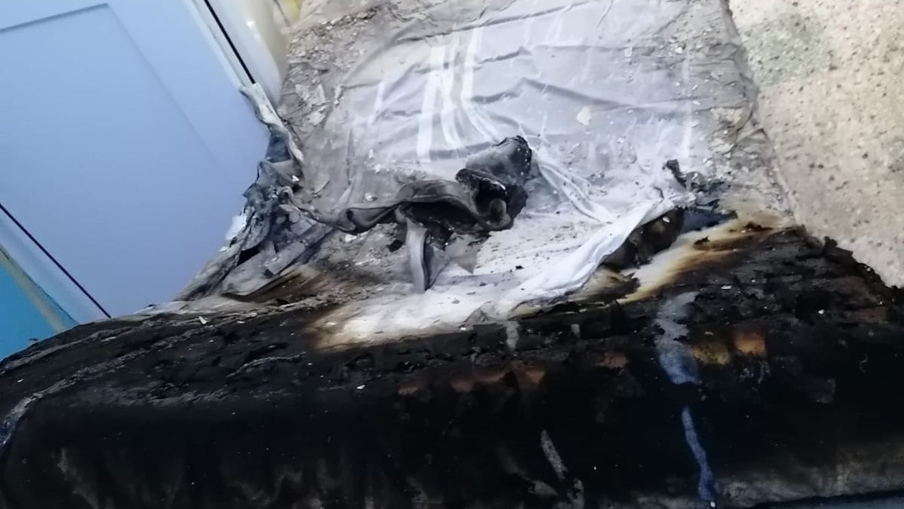 Fiica uneia dintre pacientele care a murit în incendiu: Dacă nu mă trimitea mama să îi duc bagajele, muream şi eu acolo lângă ea/ Cumnata unui alt pacient decedat: La 23.30 ne-a anunţat spitalul. Noi deja ştiam de la televizor. E revoltător!