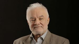 Eugen Rădulescu, consilier al guvernatorului BNR: „Riscul unui scenariu ca în Grecia este din ce în ce mai pronunțat” / „Dacă pui impozit progresiv pe salariu, ești idiot sau dușmanul țării!”