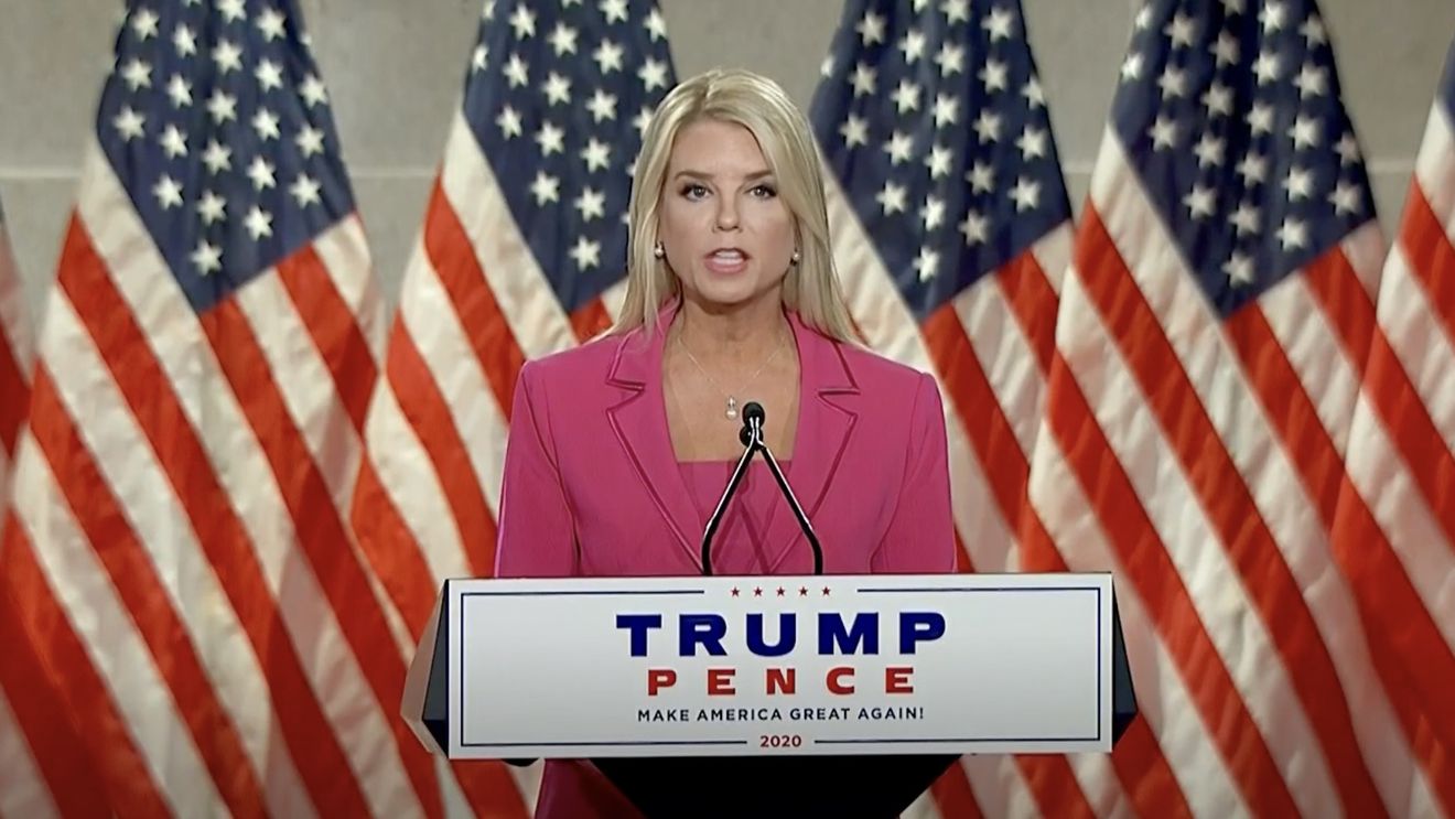 Pam Bondi a fost numită ministrul al Justiţiei în SUA, după retraherea lui Matt Gaetz / Ea a făcut parte din echipa de avocaţi a lui Donald Trump în timpul procesului său de destituire din Senat