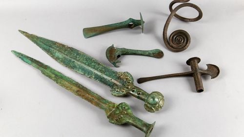 Spadă care ar putea fi din Epoca Bronzului, cu o vechime de peste 3000 de ani, descoperită cu detectorul de metale în Sălaj