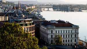 Szijjártó consideră nefondate temerile privind condițiile în care rușii și belarușii sunt primiți în Ungaria prin programul Cardului Național: Includerea cetățenilor ruși și belaruși nu prezintă niciun risc pentru spațiul Schengen. Colegii din Europa își continuă campania de minciuni împotriva noastră