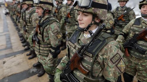 Grindeanu: Armata Română are nevoie de investiţii serioase şi de o salarizare demnă de respectul pe care îl merită