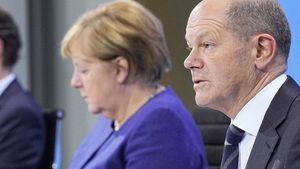 Social-democraţii, ecologiştii şi liberalii din Germania au semnat acordul pentru formarea noului guvern / Noua coaliție este condusă de Olaf Scholz, care preia funcția de cancelar de la Angela Merkel