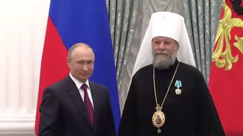 Gândire de Ev Mediu: Biserica Ortodoxă din Moldova, subordonată Rusiei, lansează într-un document oficial teorii ale conspirației cu Bill Gates, antene 5G și vaccin cu microcip