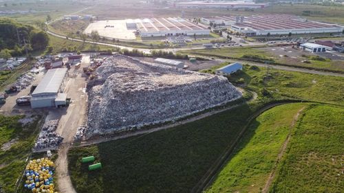 Problema deșeurilor: Luptă în instanță între o comună și Consiliul Județean Maramureș pentru mutarea rampei de gunoi