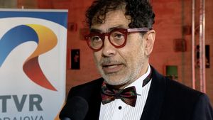 Gala Premiilor UNITER a început la Teatrul Naţional „Marin Sorescu” din Craiova / Dragoş Buhagiar: „Deşi trăim timpuri potrivnice, în proximitatea unui război, în continuare avem acest privilegiu, de a ne exprima prin teatru, de a fi prin cultură”
