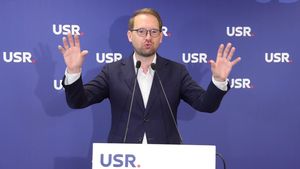 Dominic Fritz cere un premier înainte de a discuta măsurile economice / ”Acest plan nu poate consta doar în taxe. Avem însă problema că avem o Comisie Europeană care ne spune: «Dragilor, ne-aţi păcălit de prea multe ori»„