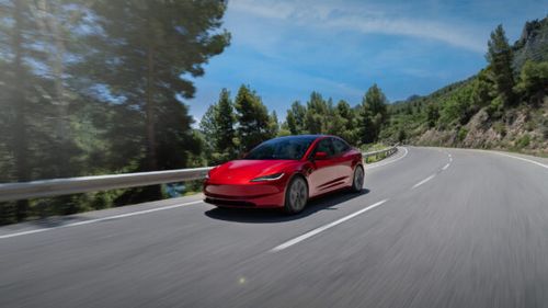 Tesla vinde o soluție pentru o problemă pe care ea a cauzat-o / Clienții pot cere manete fizice pentru semnalizare, care costă 350 de dolari