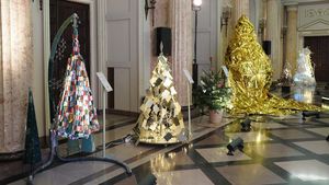 O sumă record de 820.000 de euro a fost strânsă la licitația celor 20 de brazi creați de designeri și artiști celebri, organizată de Salvați Copiii/ Banii vor merge la copiii aflaţi în risc din cauza sărăciei sau a războiului din Ucraina