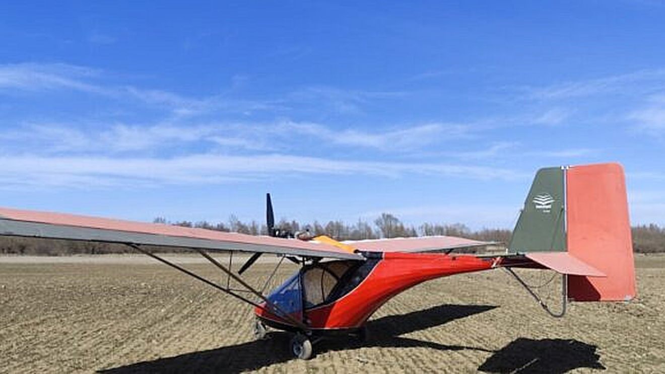 Un ucrainean a fugit din țară cu un avion și a aterizat la Suceava, în grădina unei case / Are dosar penal pentru pilotarea unui avion fără certificare și „trecere frauduloasă a frontierei”