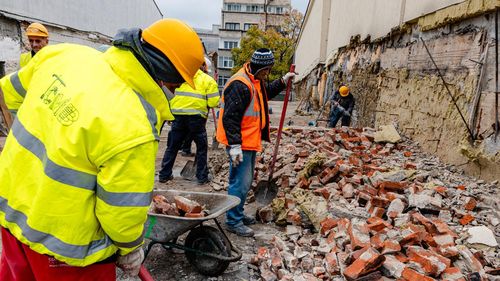 Ciprian Ciucu a semnat 15 dispoziţii de desfiinţare a unor construcţii ilegale / Primarul Capitalei va discuta cu reprezentanţii industrei HORECA