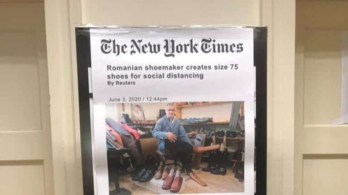 Cizmarul care în pandemie a inventat ”pantofii de distanțare socială” își închide atelierul / Grigore Lup susține că nu a găsit pe nimeni interesat să-i continue munca / ”Cam aici se termină încălțămintea”