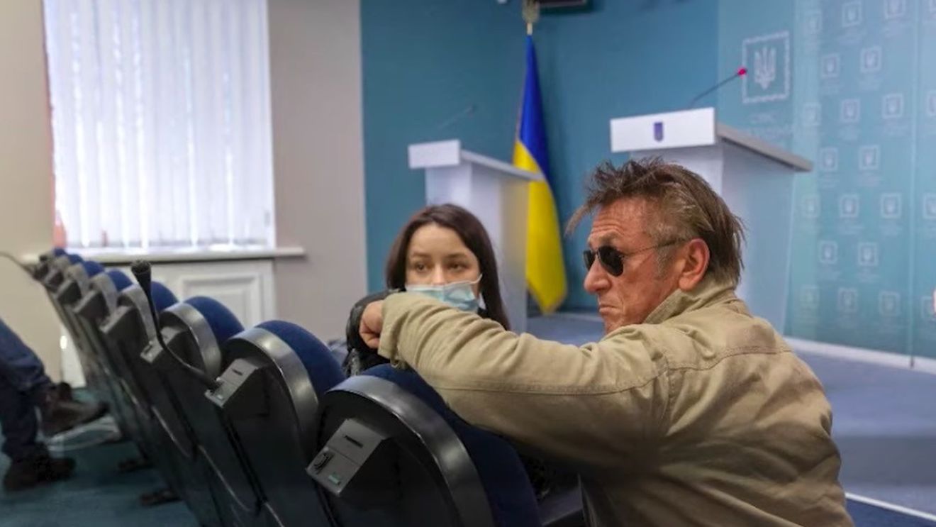 VIDEO Actorul american Sean Penn se află la Kiev pentru a documenta invazia Rusiei