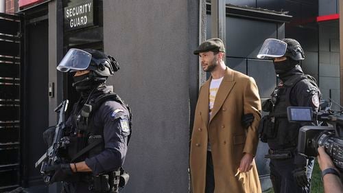 DIICOT trebuie să prezinte public motivele care au justificat ridicarea obligației fraților Tate de a nu părăsi România (ONG)