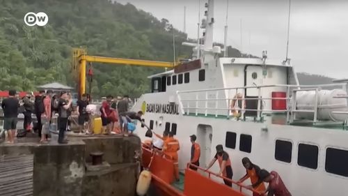 Mii de persoane evacuate în Indonezia, în urma erupţiei vulcanului Ruang