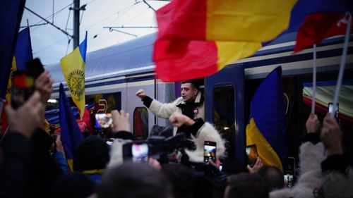 Marșul Unirii de la Alba Iulia, acaparat de AUR/ George Simion, așteptat în gară: ”Am interzis însemnele politice”