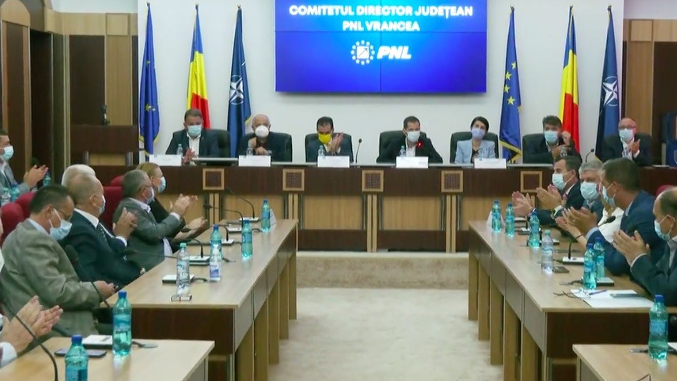 Orban, aclamat ca viitor președinte al României, de la Vrancea. „Superman de ce n-a salvat România de Covid?”, au întrebat liderii liberali vrânceni. „Forțe nevăzute s-au speriat că Orban ajunge președintele României”, a spus Antonel Tănase