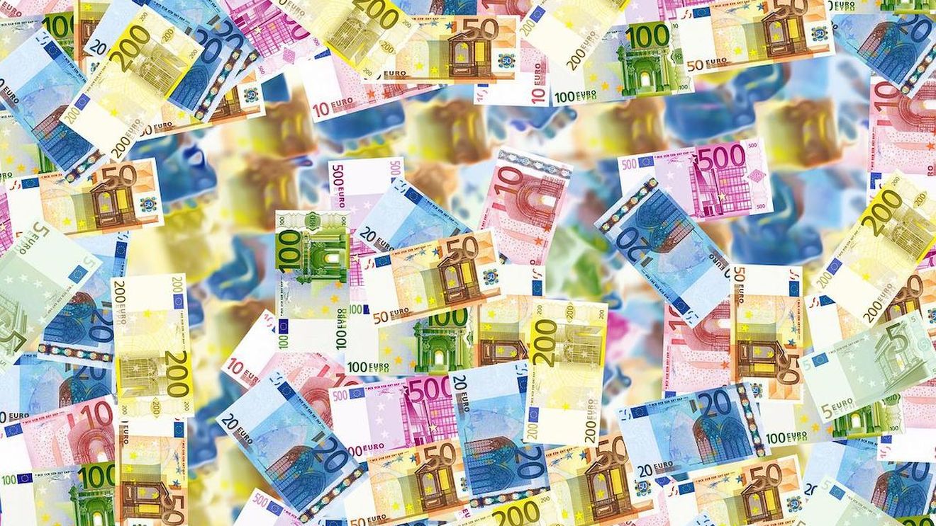 DOCUMENT Concluziile FMI după vizita la București: Sunt necesare alte reforme fiscale, printre care și reforma impozitului pe proprietate, pentru scăderea deficitului / Deficit bugetar de 6% din PIB pentru 2023