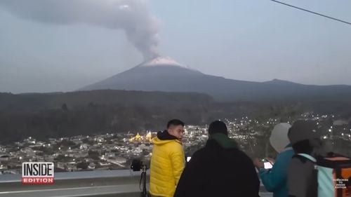 Avertizare de călătorie din cauza erupției vulcanului Popocatepetl  / MAE: Zborurile de pe mai multe aeroporturi internaţionale din Mexic înregistrează întârzieri sau chiar anulări